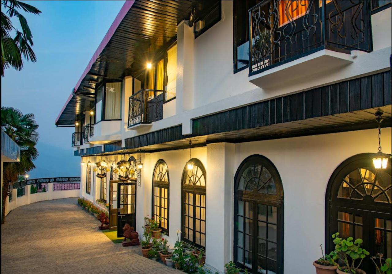 Ilbert Manor Hotel Мусори Екстериор снимка