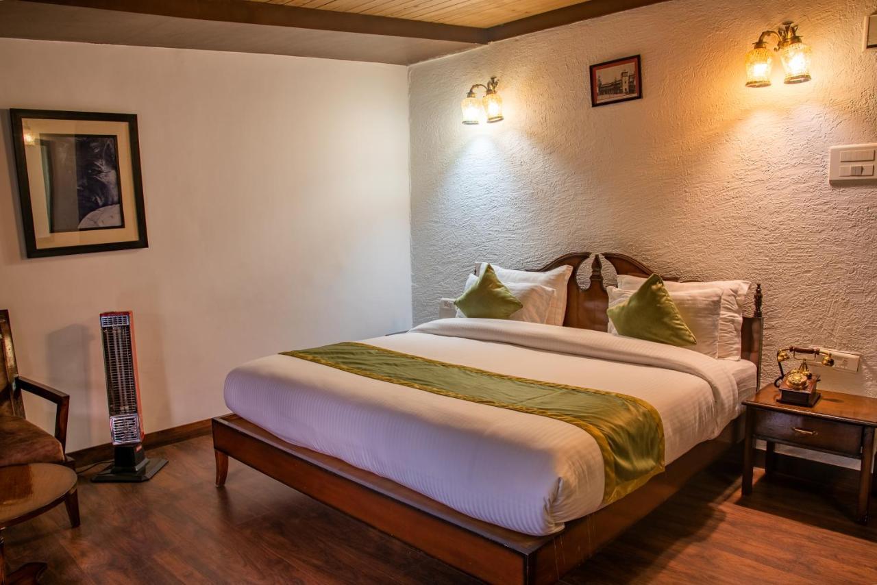 Ilbert Manor Hotel Мусори Екстериор снимка