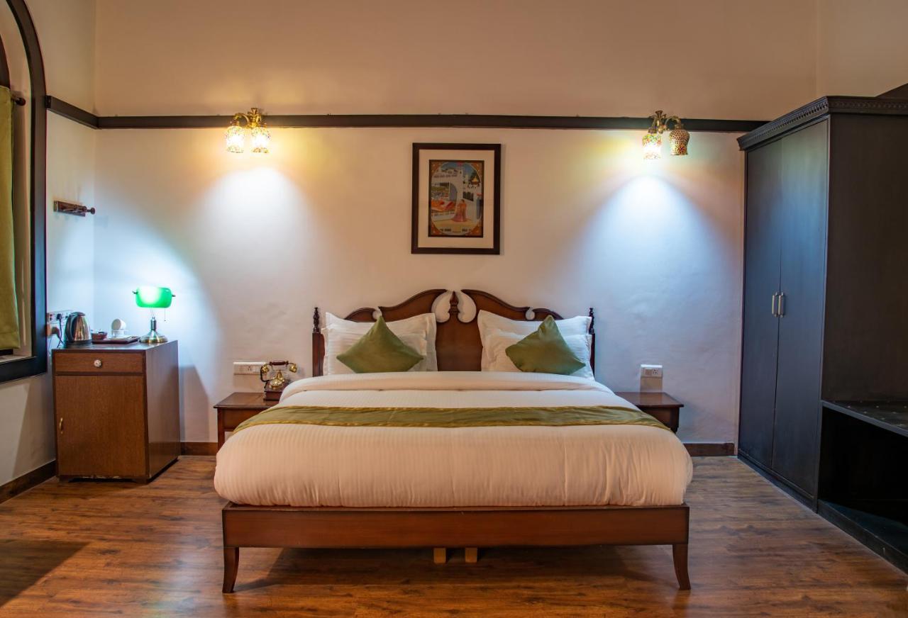 Ilbert Manor Hotel Мусори Екстериор снимка