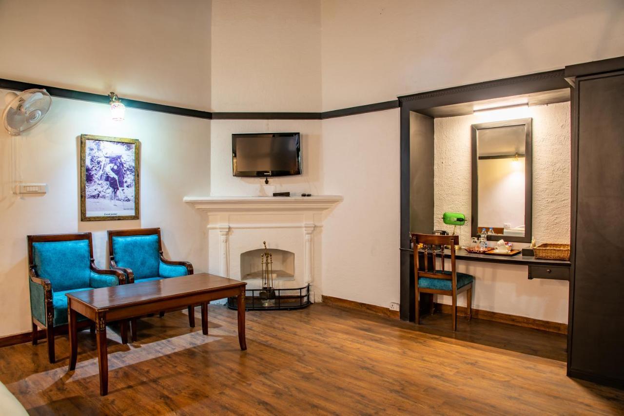 Ilbert Manor Hotel Мусори Екстериор снимка