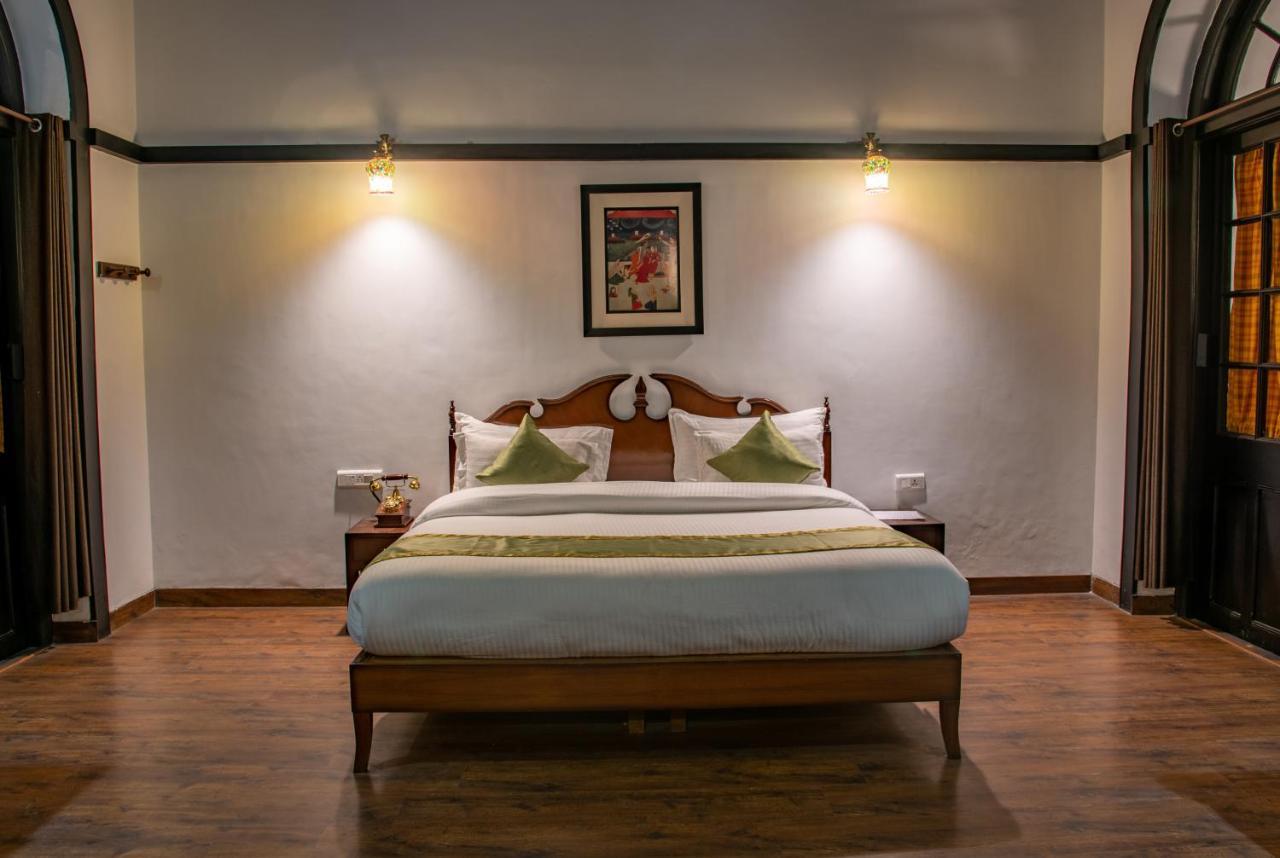 Ilbert Manor Hotel Мусори Екстериор снимка