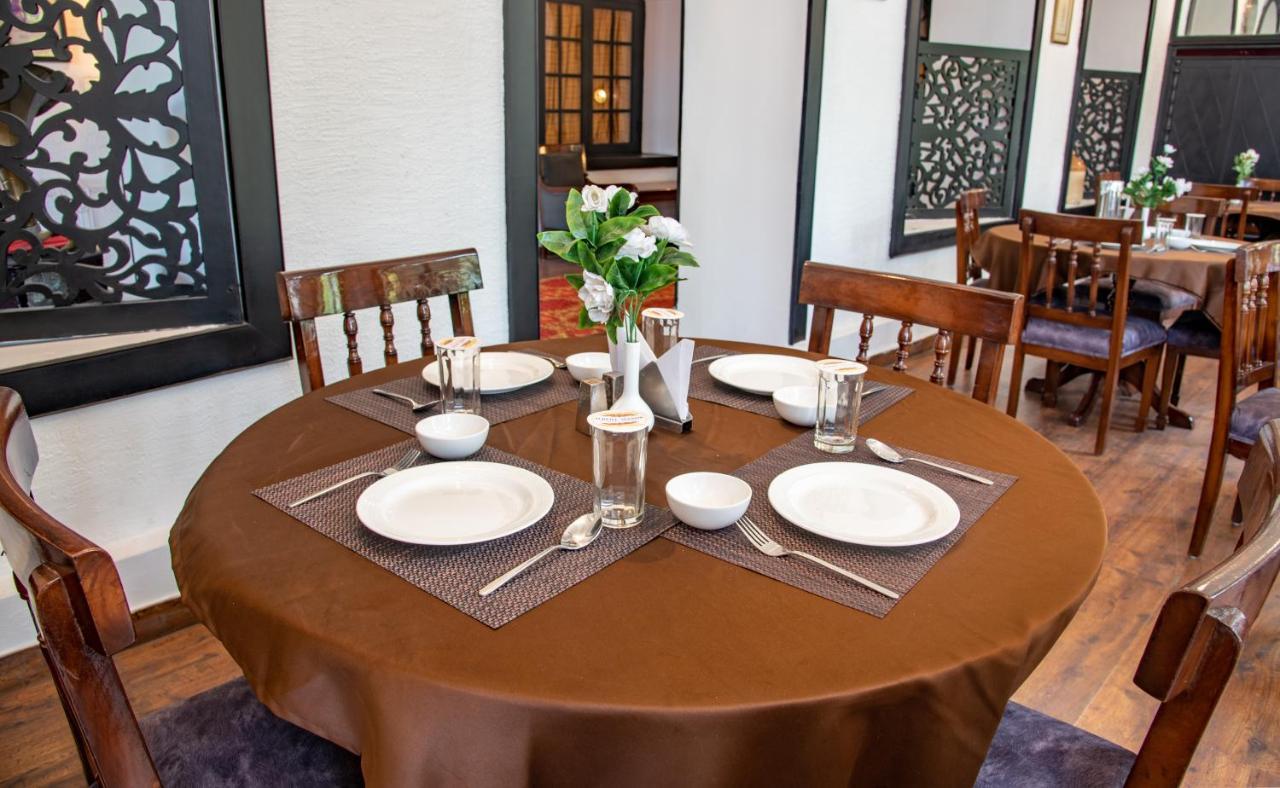 Ilbert Manor Hotel Мусори Екстериор снимка