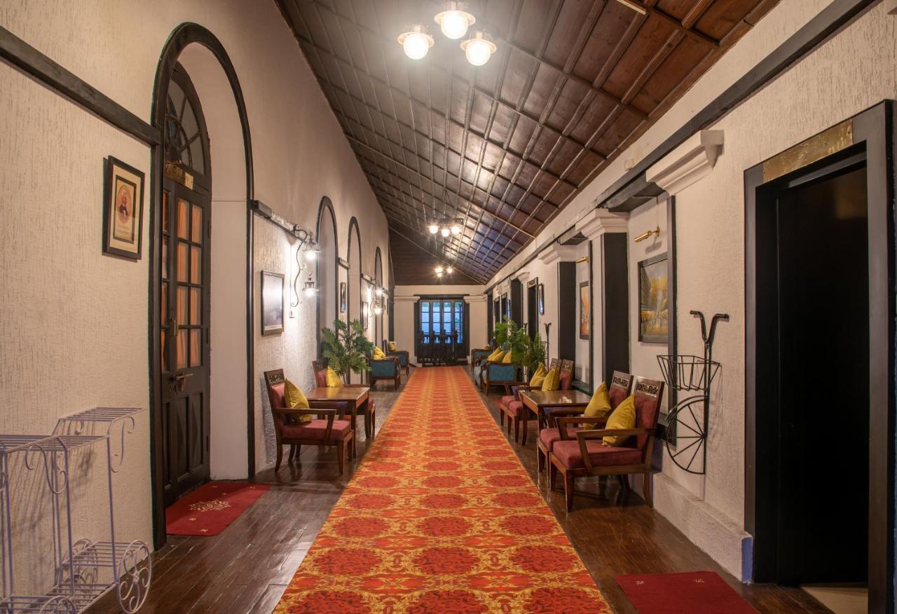 Ilbert Manor Hotel Мусори Екстериор снимка
