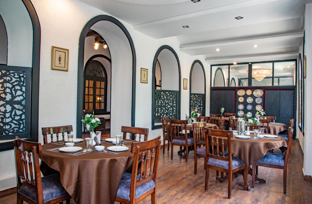 Ilbert Manor Hotel Мусори Екстериор снимка