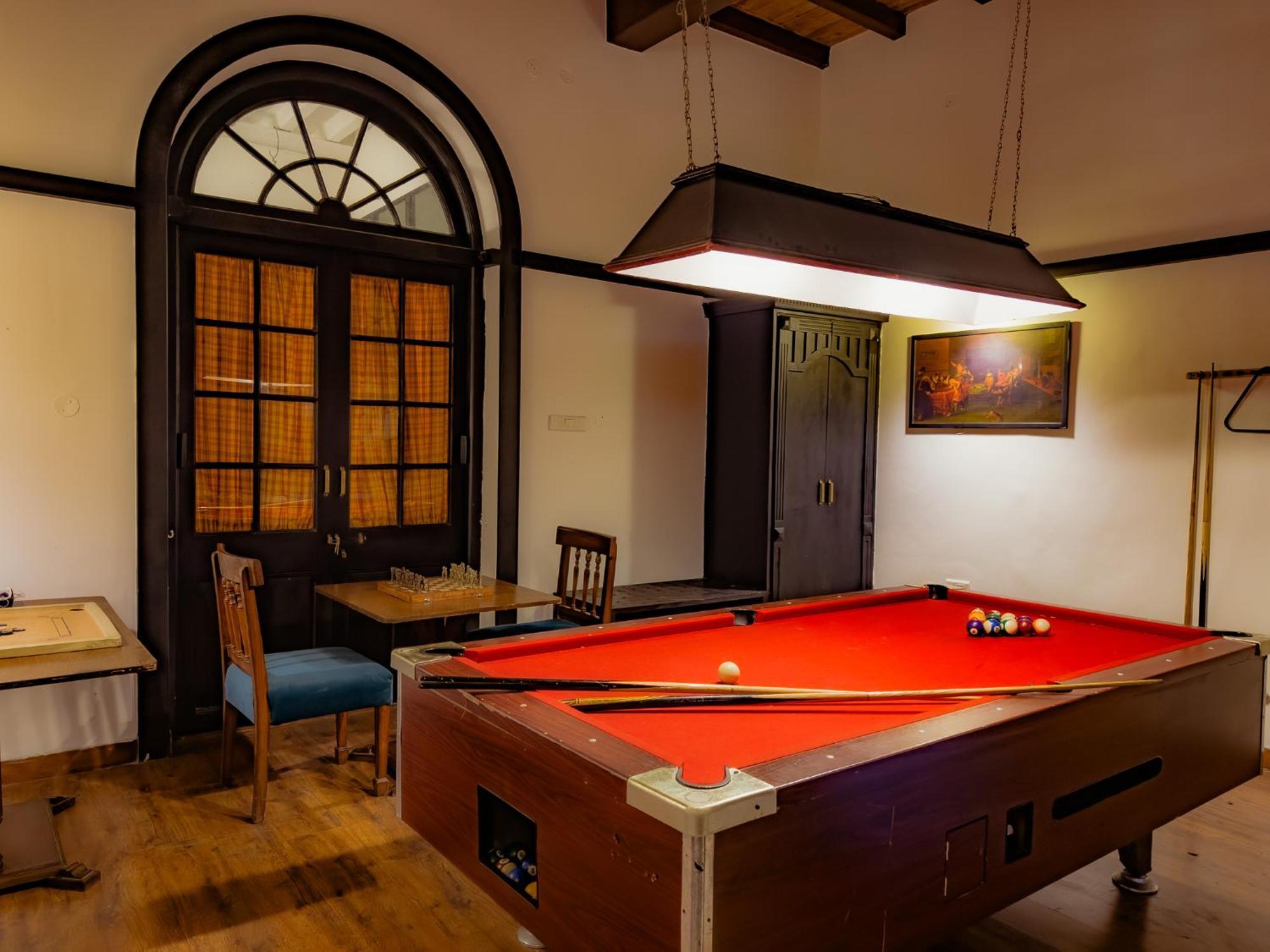 Ilbert Manor Hotel Мусори Екстериор снимка