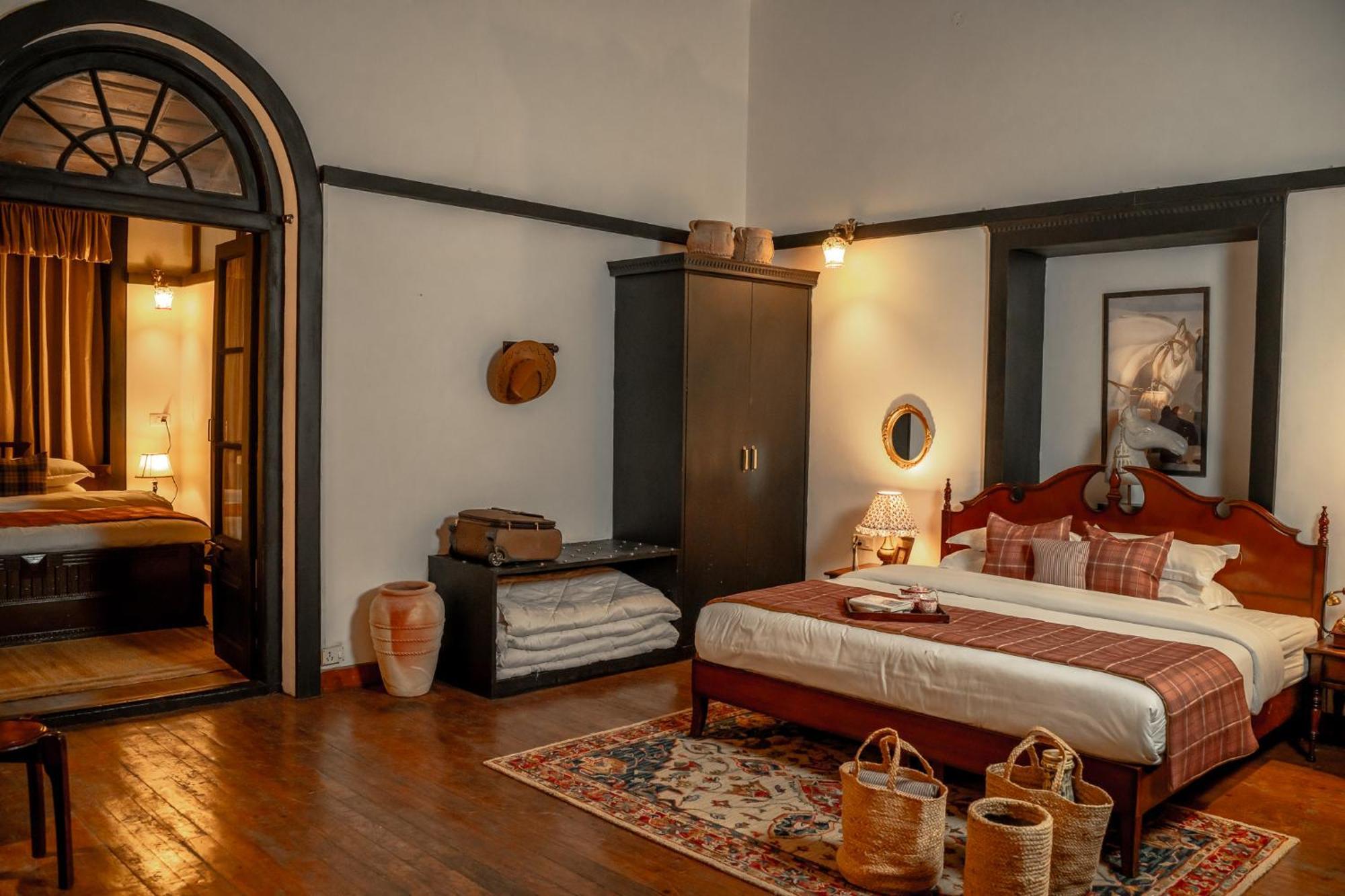Ilbert Manor Hotel Мусори Екстериор снимка