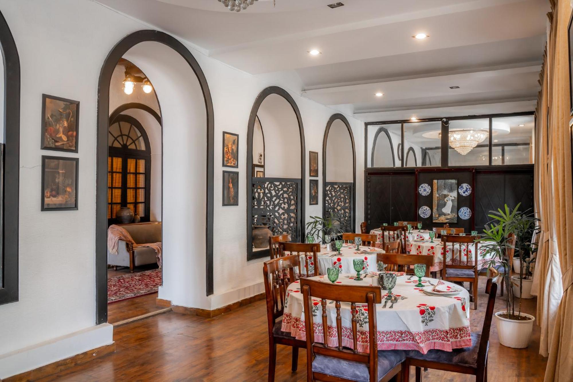 Ilbert Manor Hotel Мусори Екстериор снимка