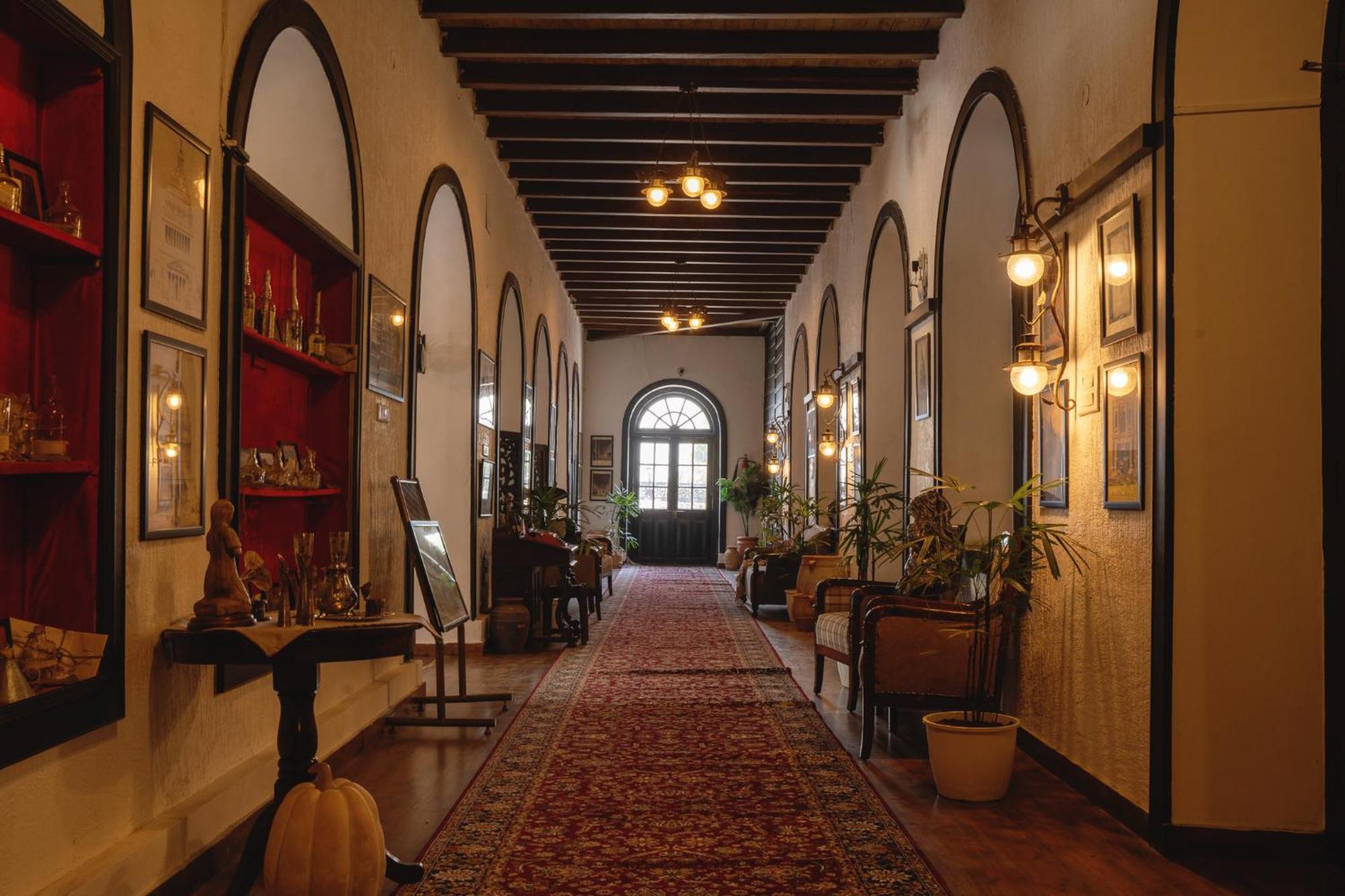 Ilbert Manor Hotel Мусори Екстериор снимка