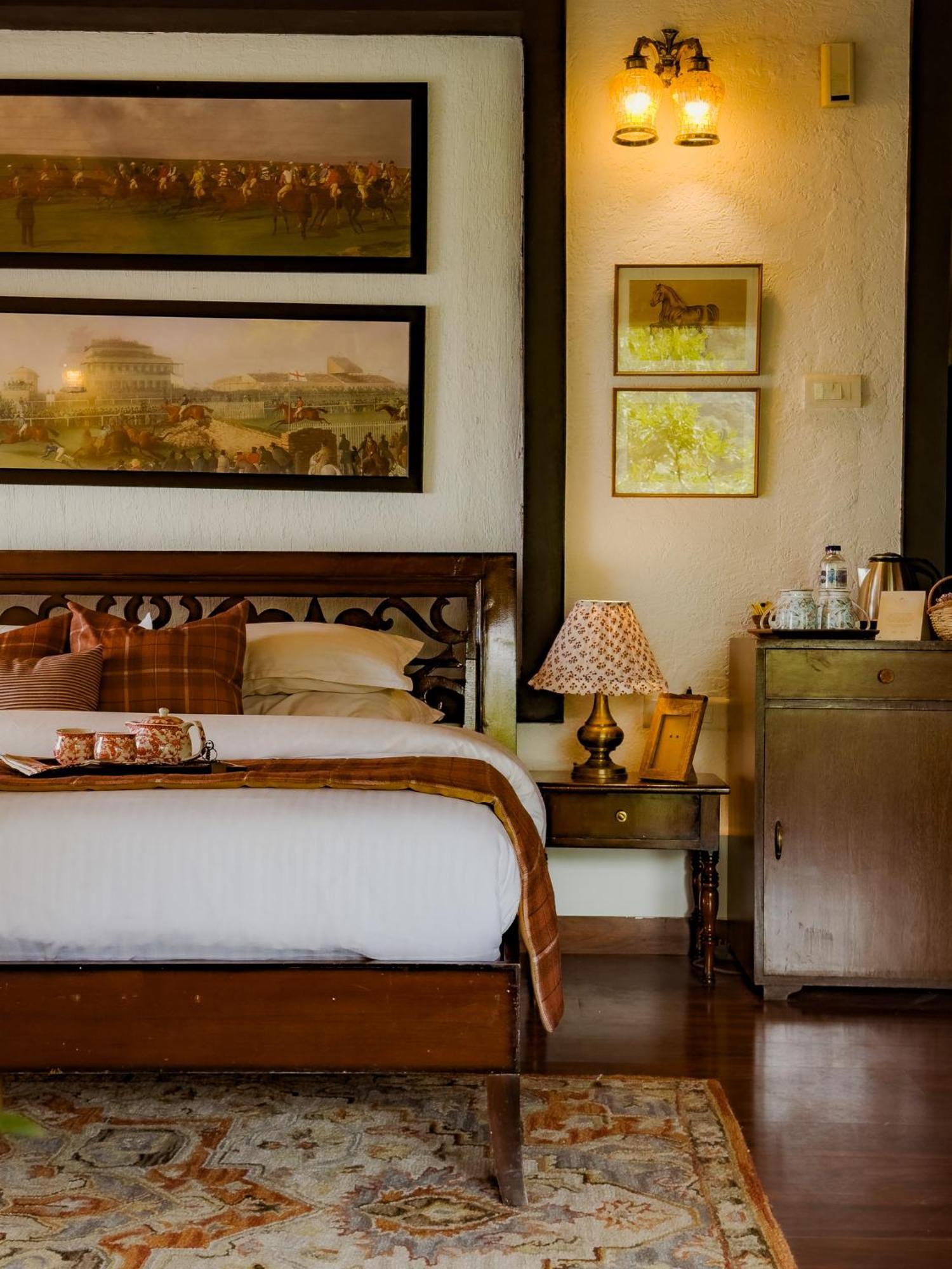 Ilbert Manor Hotel Мусори Екстериор снимка