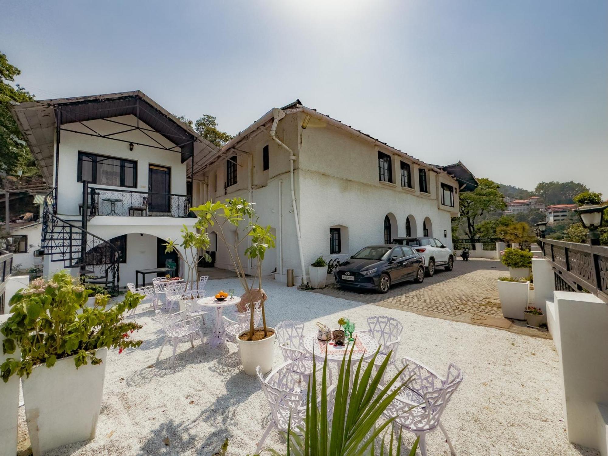 Ilbert Manor Hotel Мусори Екстериор снимка