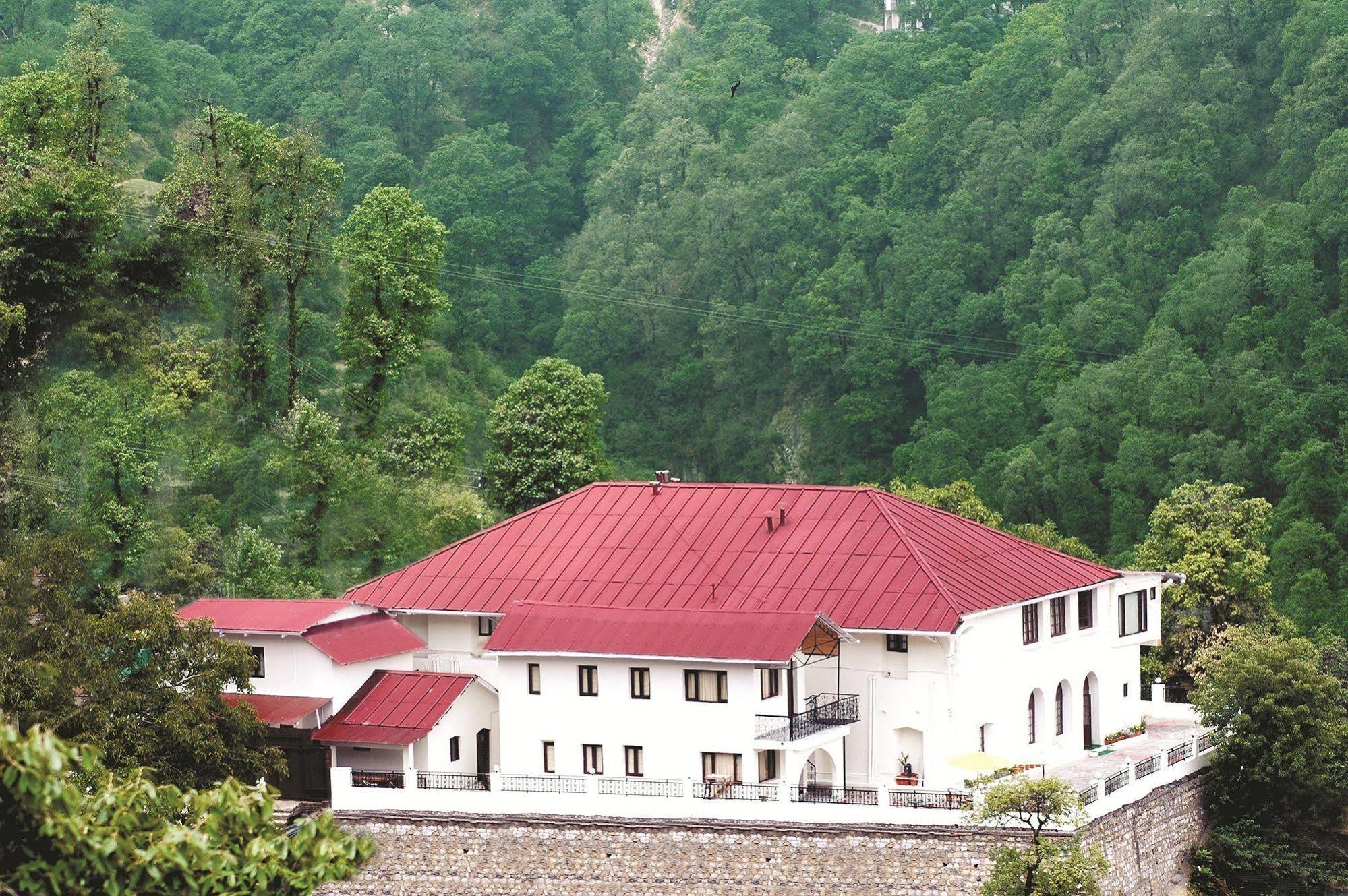 Ilbert Manor Hotel Мусори Екстериор снимка